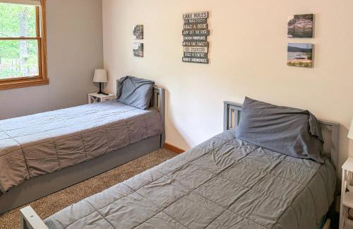 Lake-View Retreat with Fire Pit in Mountain Home! - Foto 24