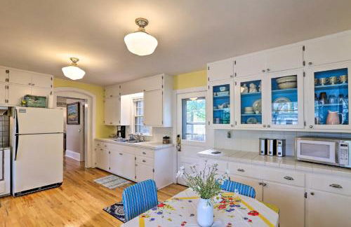 Bright Clear Lake Getaway, 4 Blocks to Downtown! - Foto 12