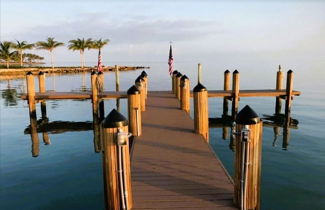 1 Beautiful 4 Bed 3 Bath Pool Home w Free Dock - Foto 27