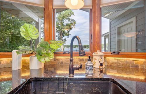 Private Lakefront Oasis - 5 Bedroom, Private Dock, & Firepit - Foto 10