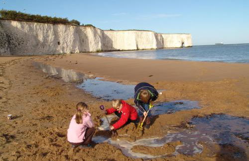 Broadstairs Beach Holiday Apartments, seafront stays opposite Kingsgate Bay with a parking space - Foto 57