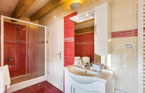 Awesome Home In Labin With Sauna - Photo 50