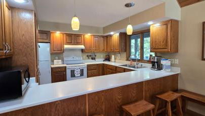 Tall Pines- 5-bedroom 3-bath with hot tub and more! - Foto 4