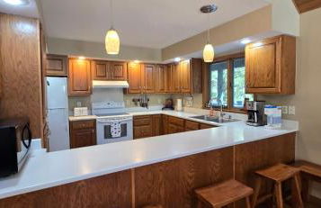 Tall Pines- 5-bedroom 3-bath with hot tub and more! - Foto 4