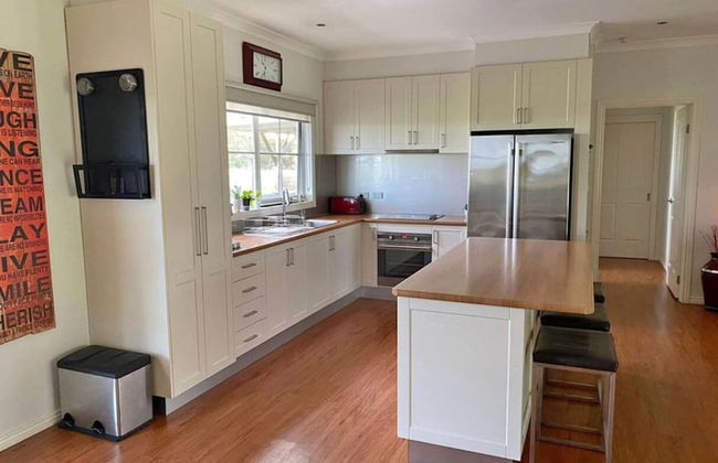 Killy Dora Beachside Escape Pet Wheelchair Friendly A Modern Coastal Retreat With Accessibility in Mind - Foto 1