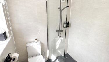 1 Bed Cabin - Sleeps 2 - Pets - Garden - Parking - Foto 4