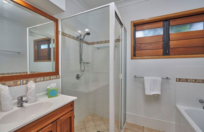 Reeflections Beachfront Holiday House - Photo 18