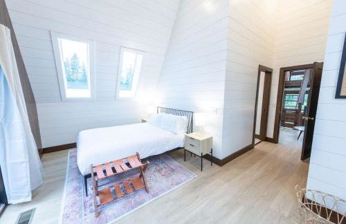 TreeTops Ayframe, Supersized AFrame on the River with Hot Tub - Foto 29