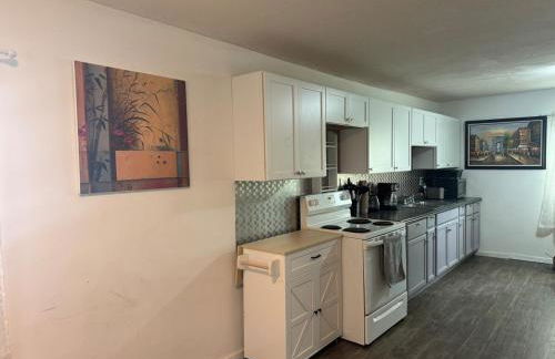 Cozy 3 4 BR Home Ideal for Family - Foto 36