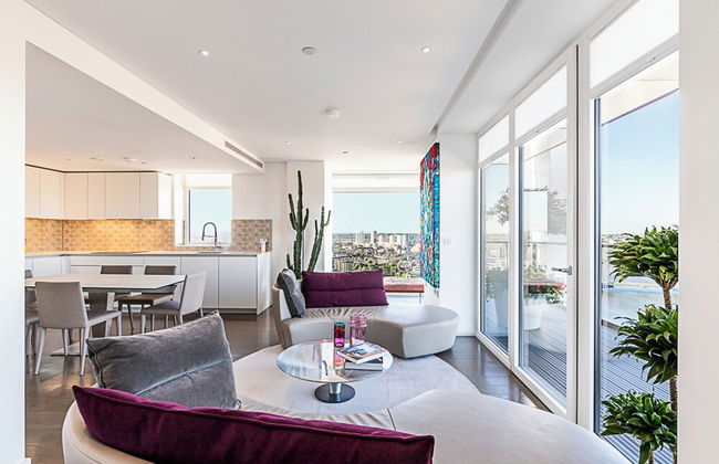 Luxurious 3-bed Sky-high Battersea Gem - Foto 17