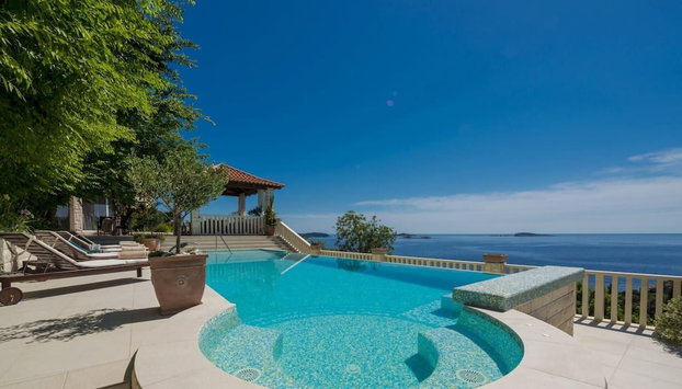 Private Seaside Villa Sleeps 10 With Infinity Pool - Foto 2, Profilbild