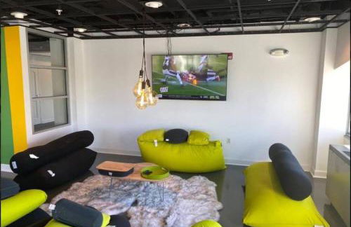 Modern 2bed 2 bath heart of Townson suite - Foto 14