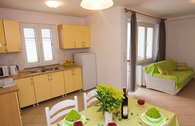 Refined and Timeless Krk Apartment With Terrace - Photo 7