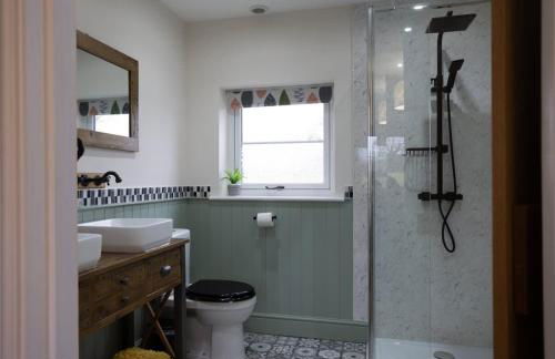 Family Country Cottage with Stunning Mountain View sleeps 12 - Foto 26