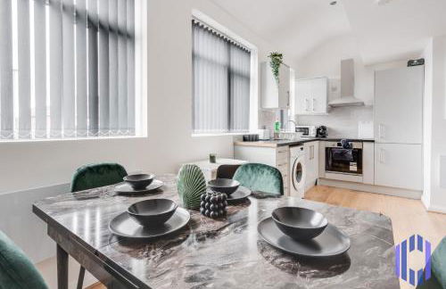 Sophisticated & Stylish Flat near Manchester Airport - Sleeps 9 - Foto 20