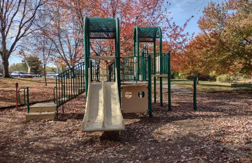 New listing! ON 62-acre Broad Ripple park/ less than a mile from Broad Ripple village. - Foto 63