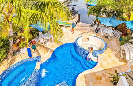 Waterfront Oasis Cascading Pool Views Centrally located Heated Pool Cascade KeyResidences - Foto 11