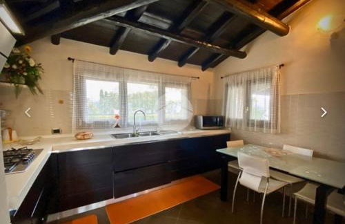 Casa Girasole - entire villa with pool - Foto 12