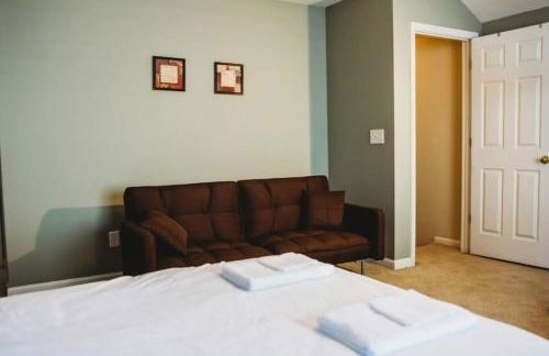 The Lucky Charm Sunny Screened Porch Near USC&Base - Foto 22