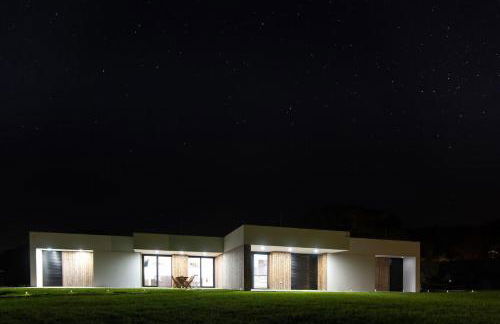 Vila Vicente Jacuzzi, Sauna and Parking - Photo 34