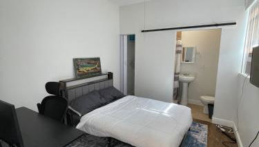 Guest Haven in West Palm Beach - Photo 2