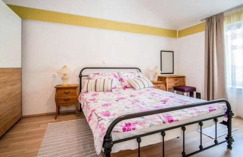 2 Bedroom Gorgeous Apartment In Veli Brgud - Photo 4