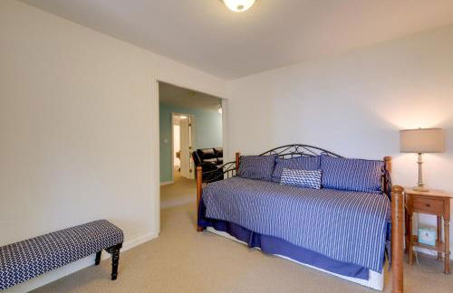 Scenic Smith Mountain Lake Getaway with Deck and Dock! - Foto 27