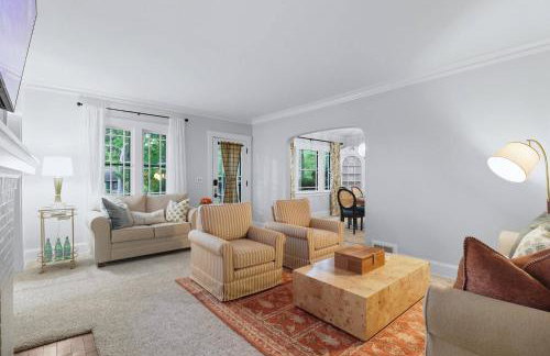 1920s Cottage | Hot Tub | Game Room | Fire Pit - Foto 23