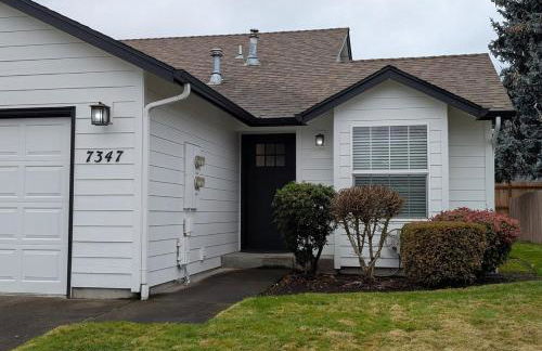 Cozy North Keizer Retreat with fireplace - Foto 4