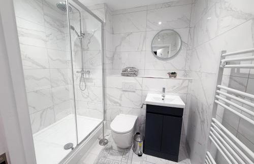 Spacious Modern 1 Bed Apartments in St Neots - Perfect for Contractors & Professionals - Free Parking - WiFi - Fully Equipped Kitchen - Smart TV Ideal for Work Stays and Long Projects - Foto 19