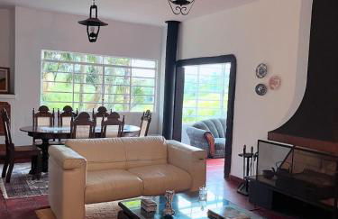 Chácara Casa Amarela - estrutura completa de lazer - ambientes elegantes e exclusivos - campo de futebol e bocha - piscina - lareiras - 10 min Rota do Vinho - Foto 13