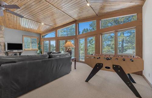 Country Club Cabin with Hot Tub - Foto 8