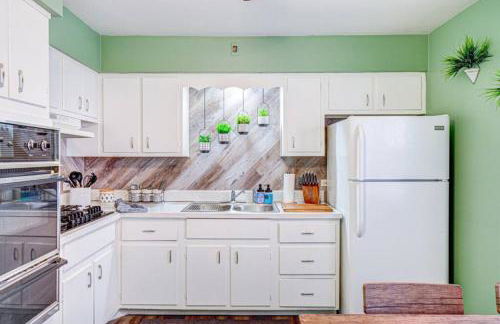 Top Rated Condo - Historic Location - Foto 15