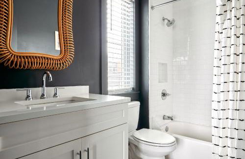 Upscale 12 South Penthouse with 2 Kings, Balcony 1 of 7 Themed Lofts at Cowrite, Find Coffee and Tacos Downstairs, Complimentary Spin Class, Walk to Shopping in 12 South, 10 Minutes to Broadway, Parking, 24 Hr Hospitality - Foto 13