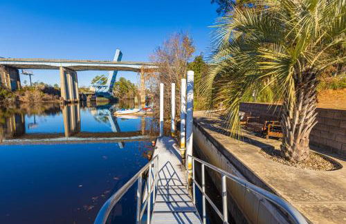 Paradise on Ocean Waterway Huge 5000 sq ft w Private Pool, Boat Dock, Grand Piano, Game Tables, BBQ, 1 acre Yard, Crib, Sleeps 34 - Photo 50