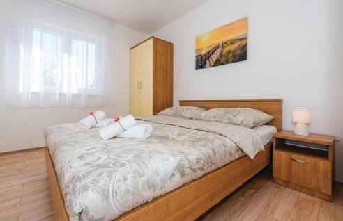 Six-Bedroom Holiday Home In Rogoznica - Foto 32