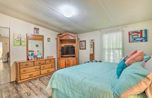 Waterfront Sparta Gem with Fire Pit and Kayak! - Foto 14