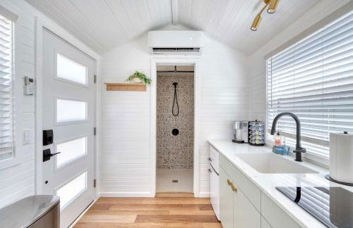 Stay Portland - Teal & Terrazzo Bright Portland Tiny Home - Photo 9