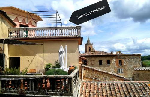Mansarda con solarium panoramico su centro storico di Sarteano vicino alle famose terme della Val d'Orcia - Photo 5