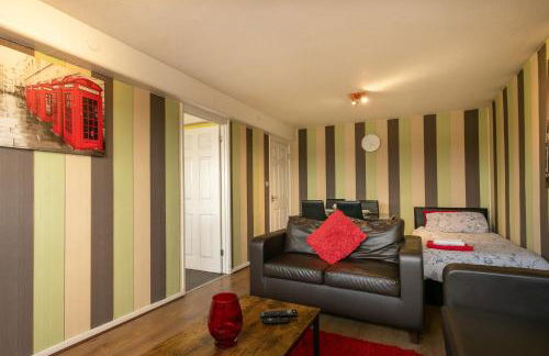 City Centre - Next to Hilton Hotel - Victoria Centre 2 Bedrooms Apartments - Close to Theatre Royal - in Victoria Centre Shopping Centre - 24 Hours Access - Parking Cars or Vans from Five Pounds a Day - Onsite Parking from Ten Pounds a Day - Foto 71