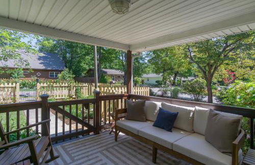 Charming Pet-Friendly Cottage Walkable to Town! - Foto 3