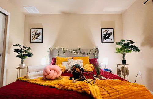 Spacious 4BR Home w Game Room Office Backyard - Foto 24