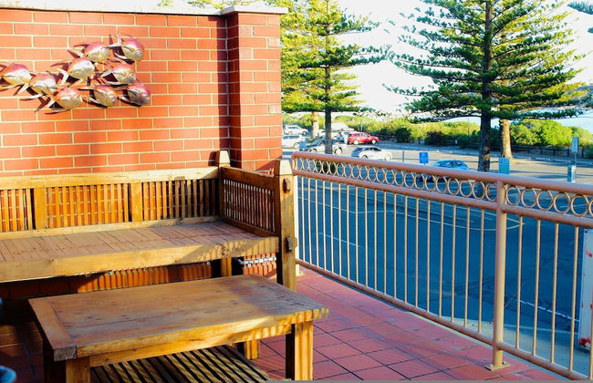 Vista Victor Harbor Beachfront Apartment no 4 - Photo 1