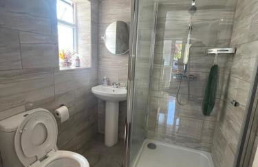 Shortlet Express, Beautiful 3 bedroom House in Rainham - Foto 6