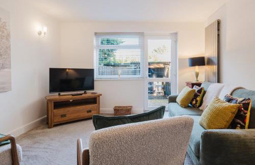 Corner House - Bright 2 Bed in Cheltenham - Photo 51