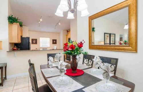 5 bedroom, 7 bed , 3 bathroom Midterm Rental Home with Pool and Game room, near Disney - Foto 21