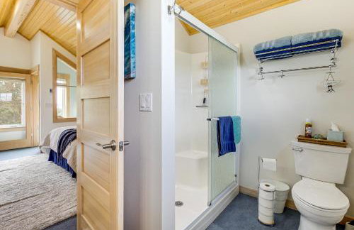 Steps to Beach: Home w/ Hot Tub in Oak Harbor! - Foto 19