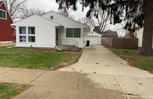 Spacious 3 Bedroom Home with Game Room and Parking - Foto 21