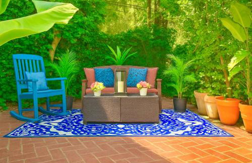 Enchanting Gated Hollywood Hills Oasis with Tranquil Treet-Top Views, Outdoor Living Room and Patios, Magical Zen Garden, Plus Bonus Romantic Guest House and Free Garage in LA's Most Desirable Central Serene Area, Sleeps 8-10 - Foto 61