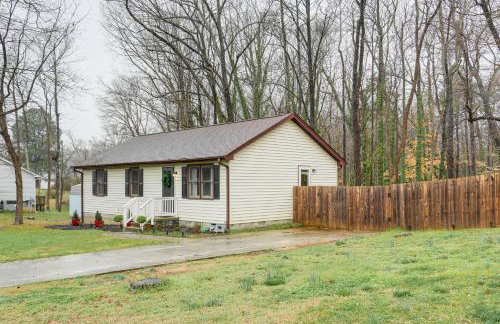 Mebane Home with Private Yard Steps to Downtown! - Foto 24